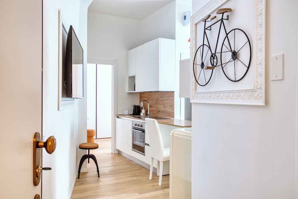 Old Milan Navigli Family Apartments