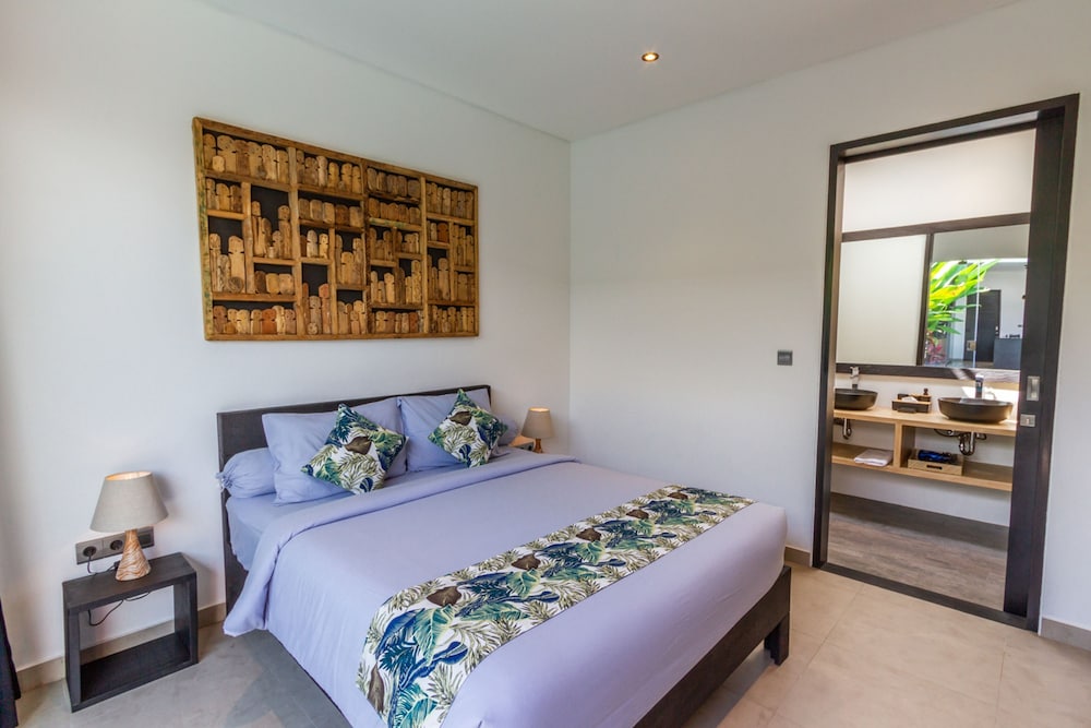 Villa Lys by Alfred in Bali - Charming 3BD Villa w Pool View Near Berawa Beach