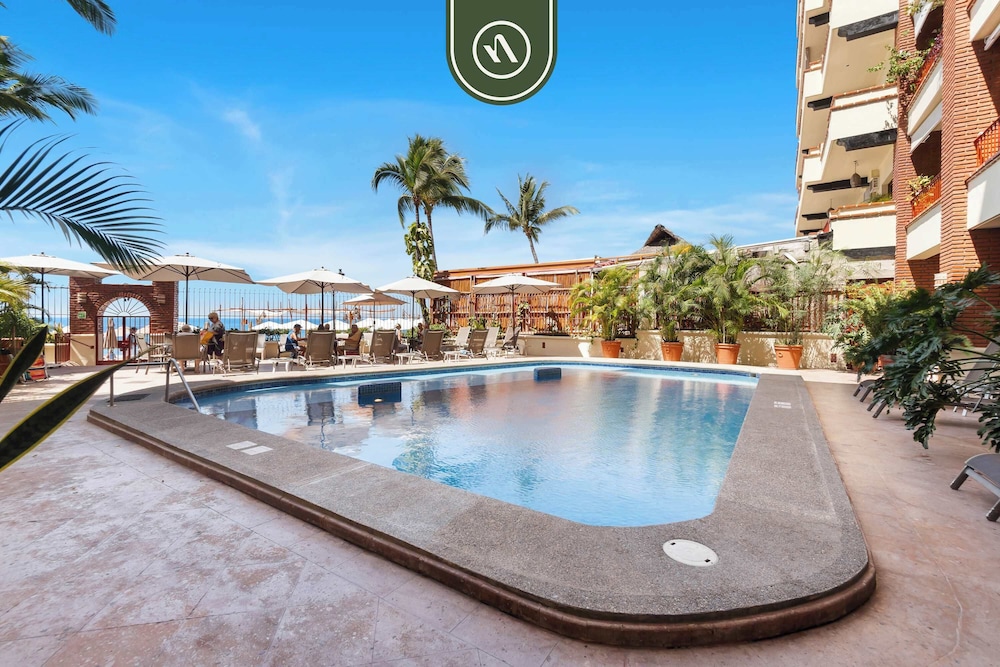 Beachfront Mexican Styled 3 BR Condo in Downtown