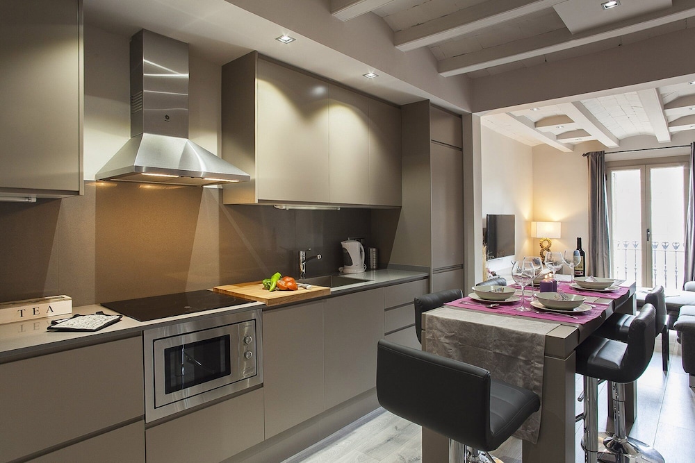 Elegant Eixample Apartment Nicely Decorated