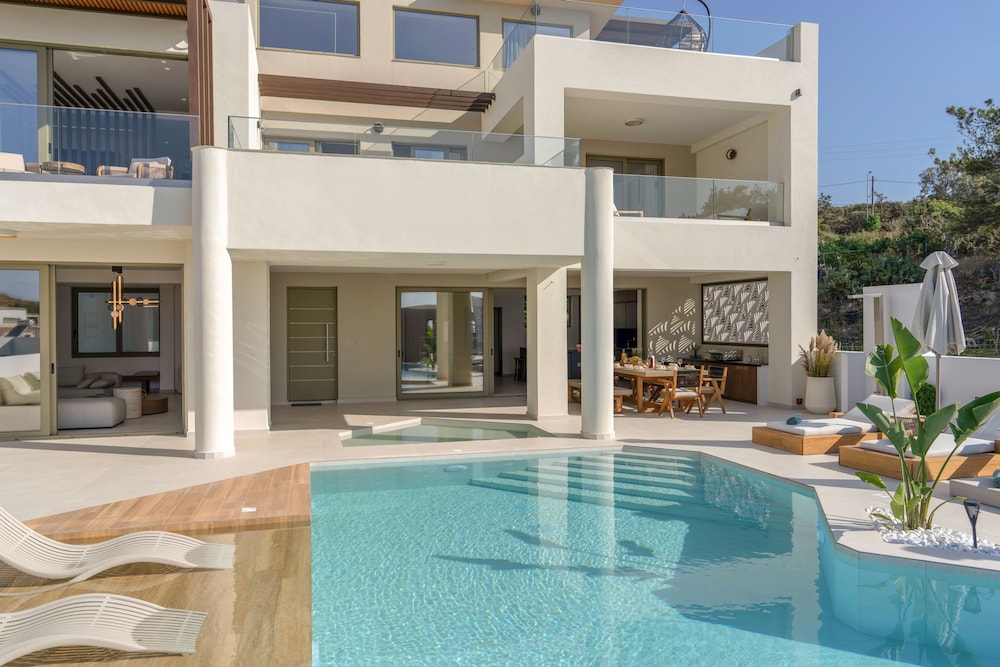 Luxurious Villa Selestine - With Private Pool