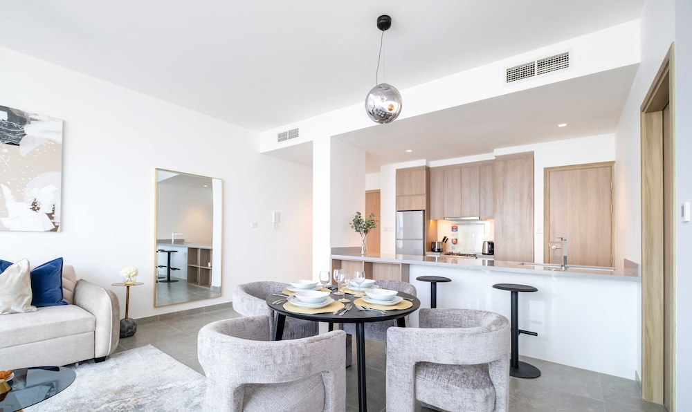 LUX  The Dubai Marina Skyline Suite