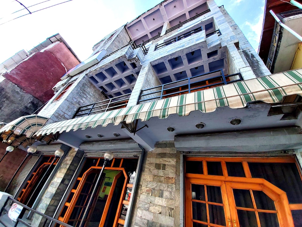 Goroomgo Renaissance Puri