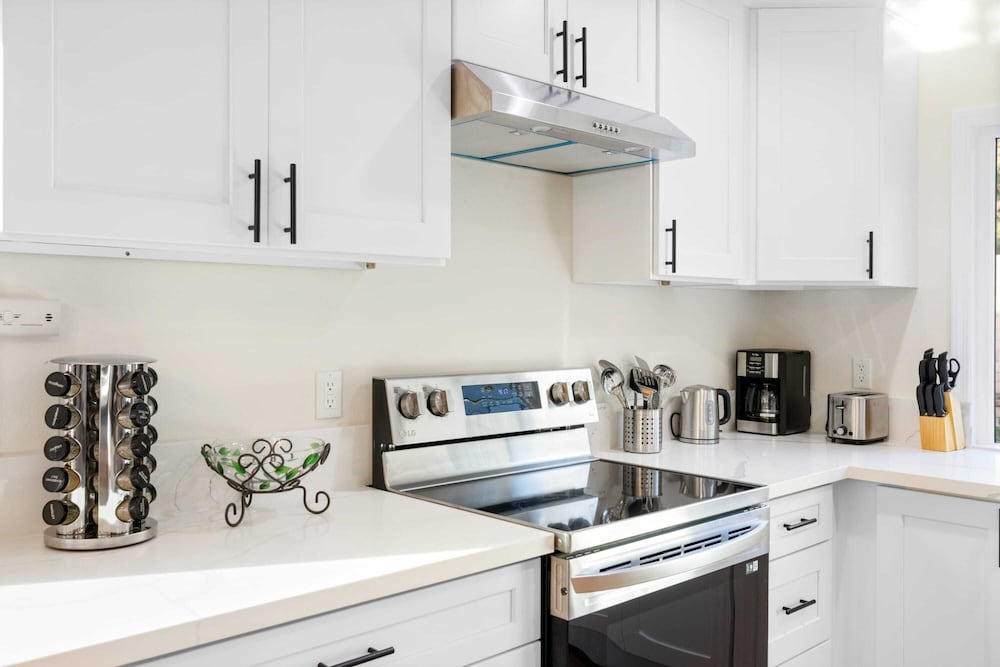 @ Marbella Lane - Cozy Gem Near Nature Trails