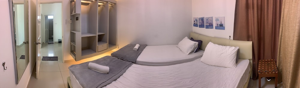 Lux Desaru Villa