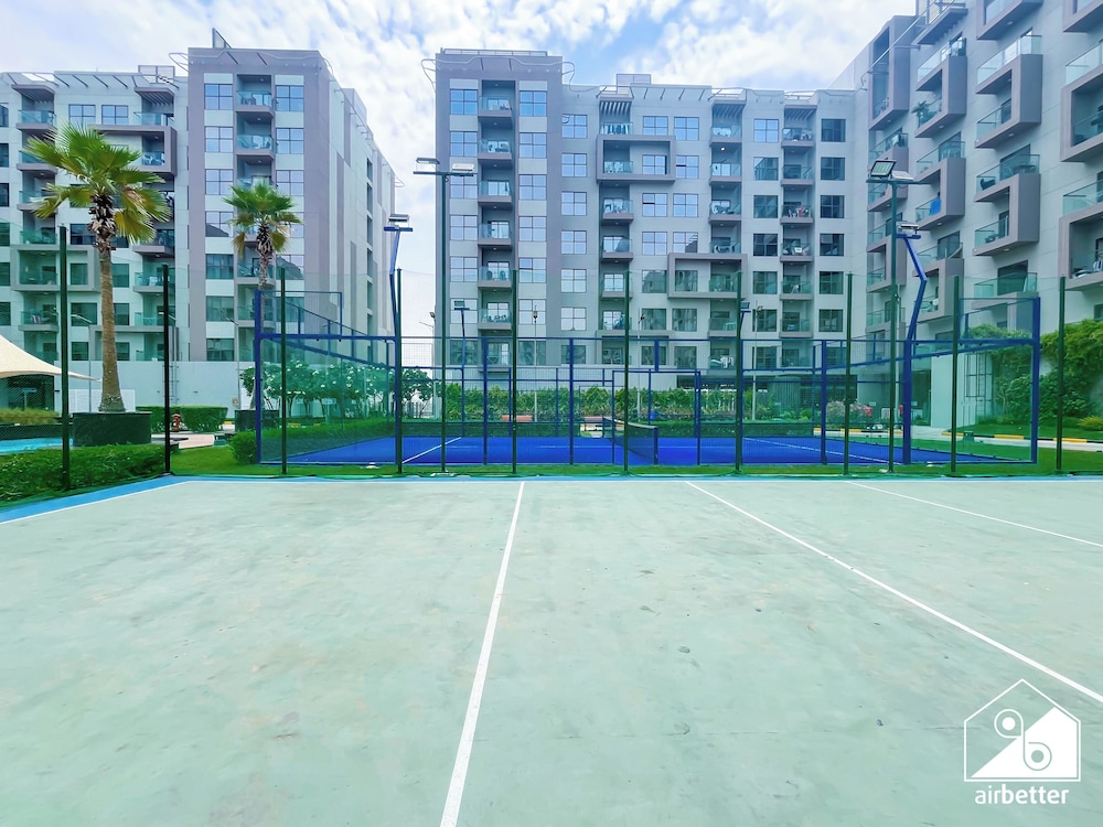 Bright 2bed Family Home: Pool, Gym & Kids Play