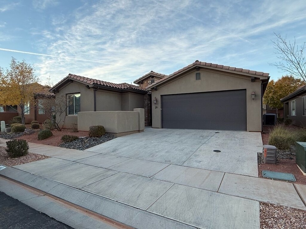 2 Units Reunion Property 7 Bedroom Home