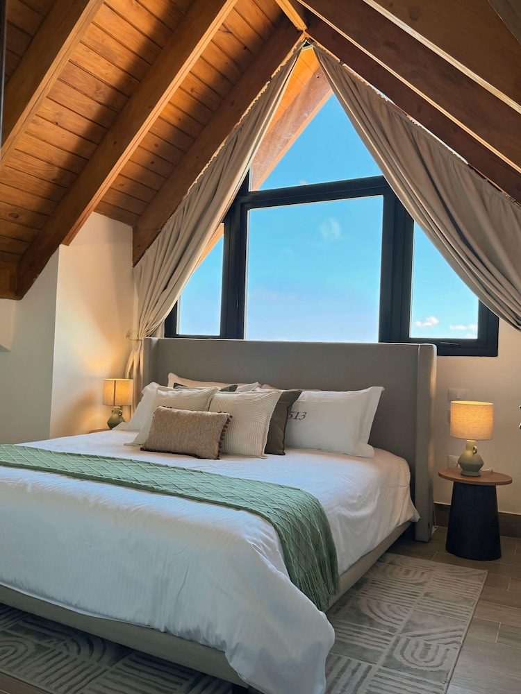 4 Guests 2 Bedrooms Terrace and Shared Pool