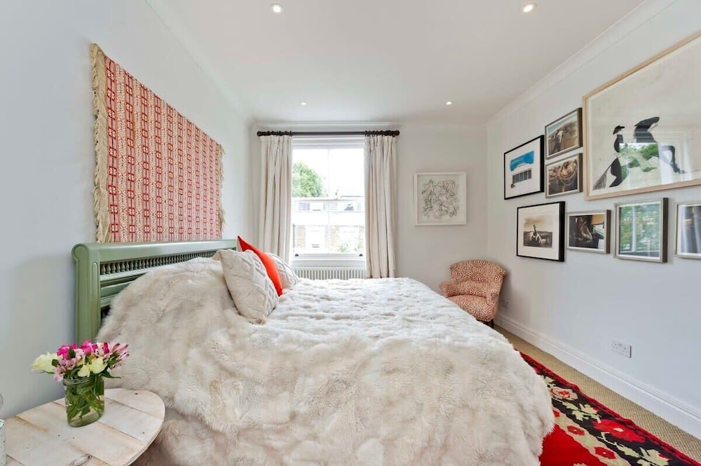 Gorgeous & Grand 5 Bed House, Holland Park