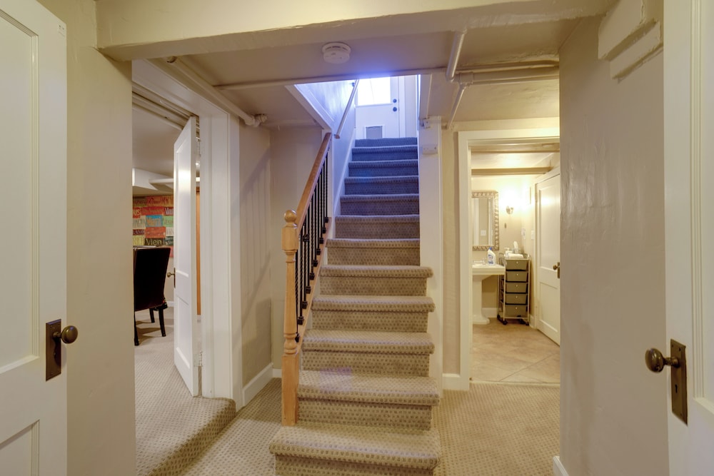 Yard & Grill: Centrally Located Denver Retreat!