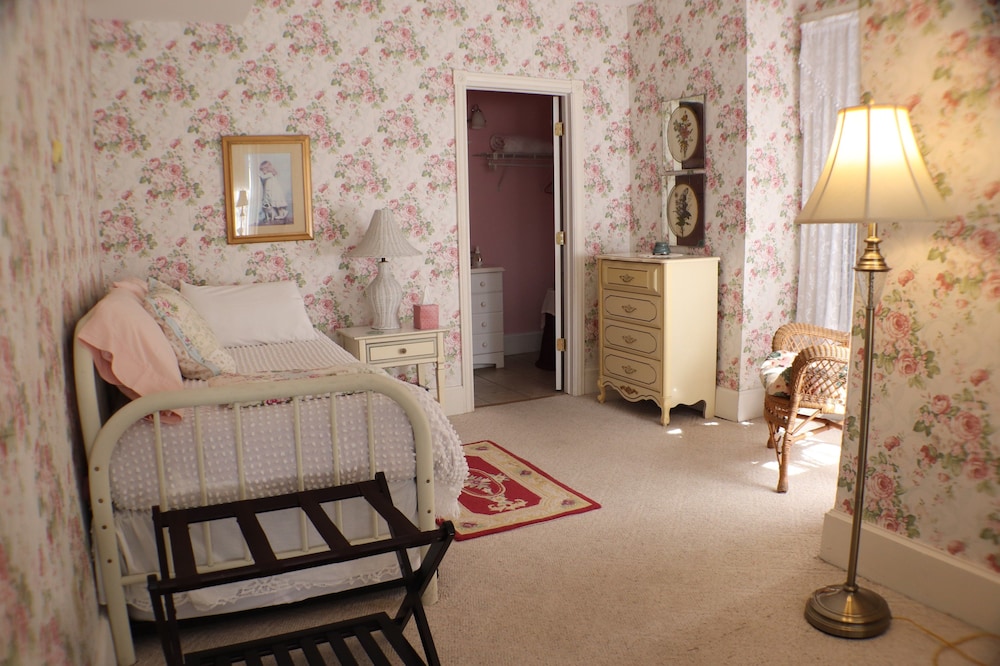 The Lincoln Short North B&B