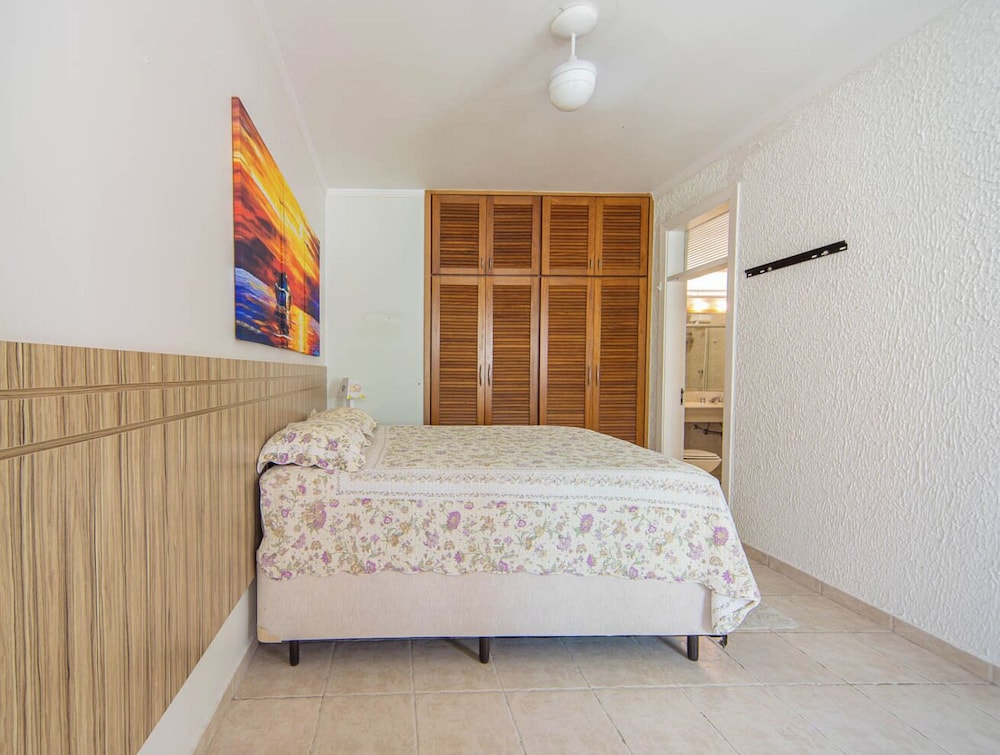 Casa Pet Friendly com 3 su tes a 200m da Praia