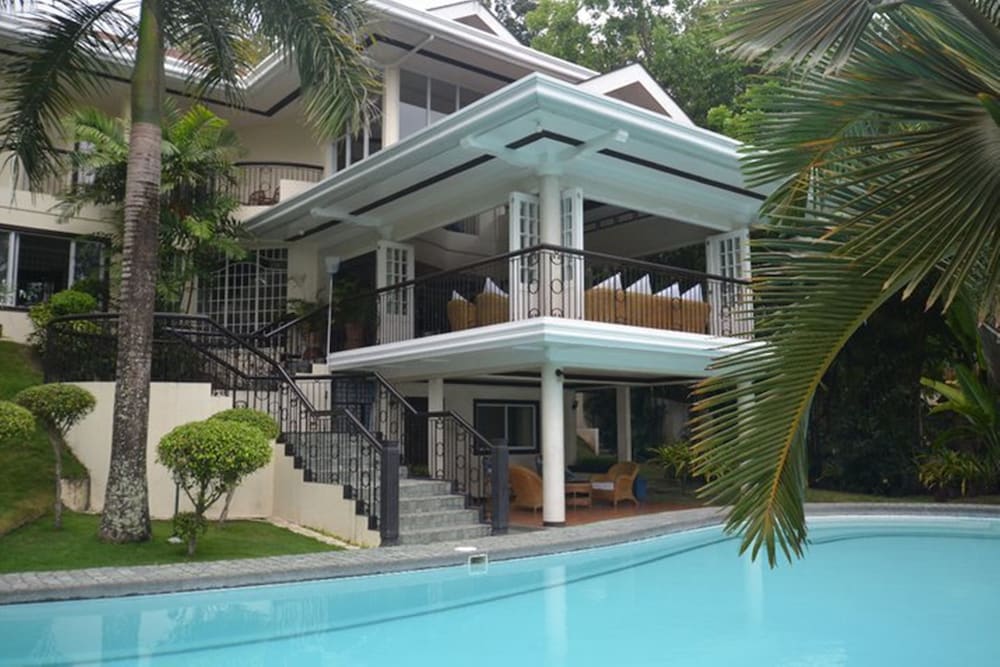 Robinland Vacation Home Badian