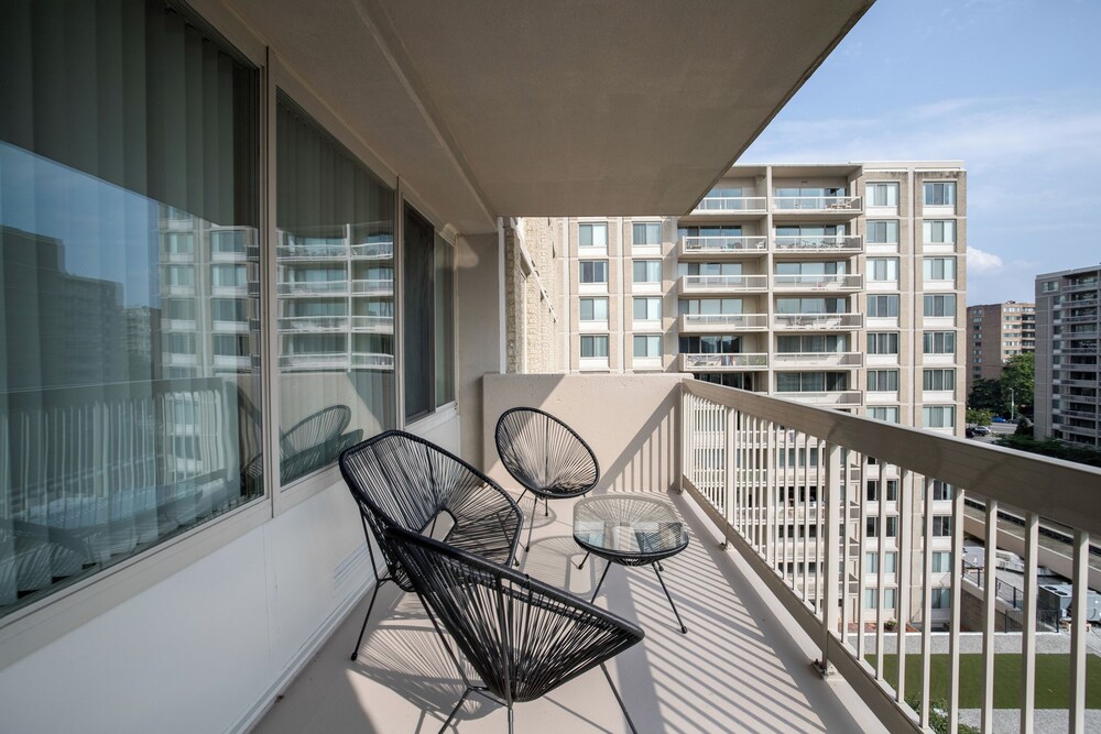 Prime Crystal City Apartments