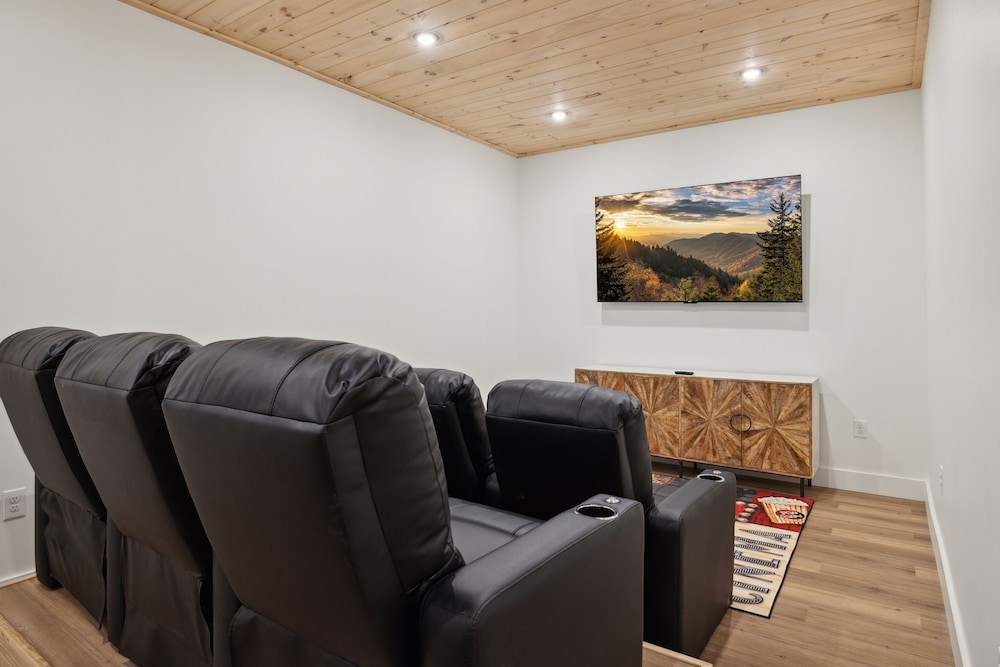Brand New Private Pool Theater Game Room view 3