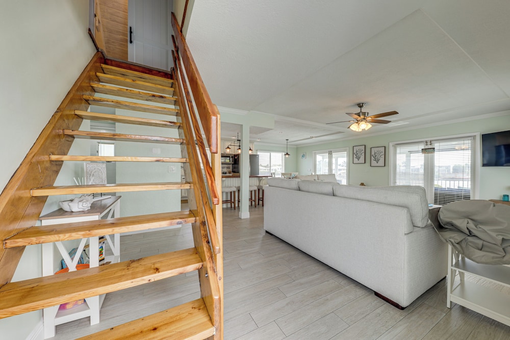 Waterfront Gem w/ Decks, Views & More in Key Largo