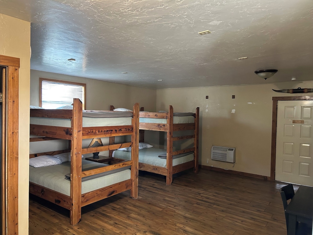 Birch Glen Hotel