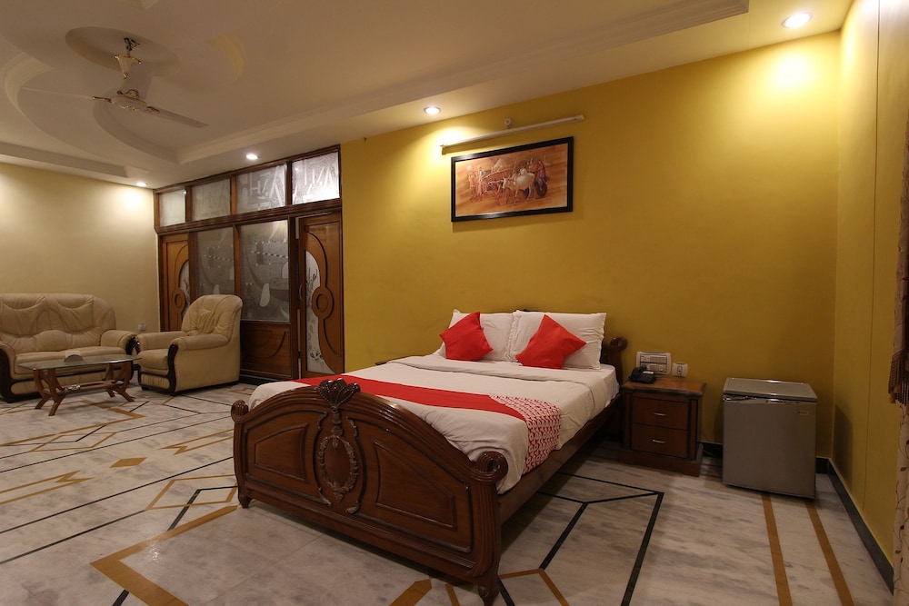OYO 35457 Hotel Kubera Palace view 2