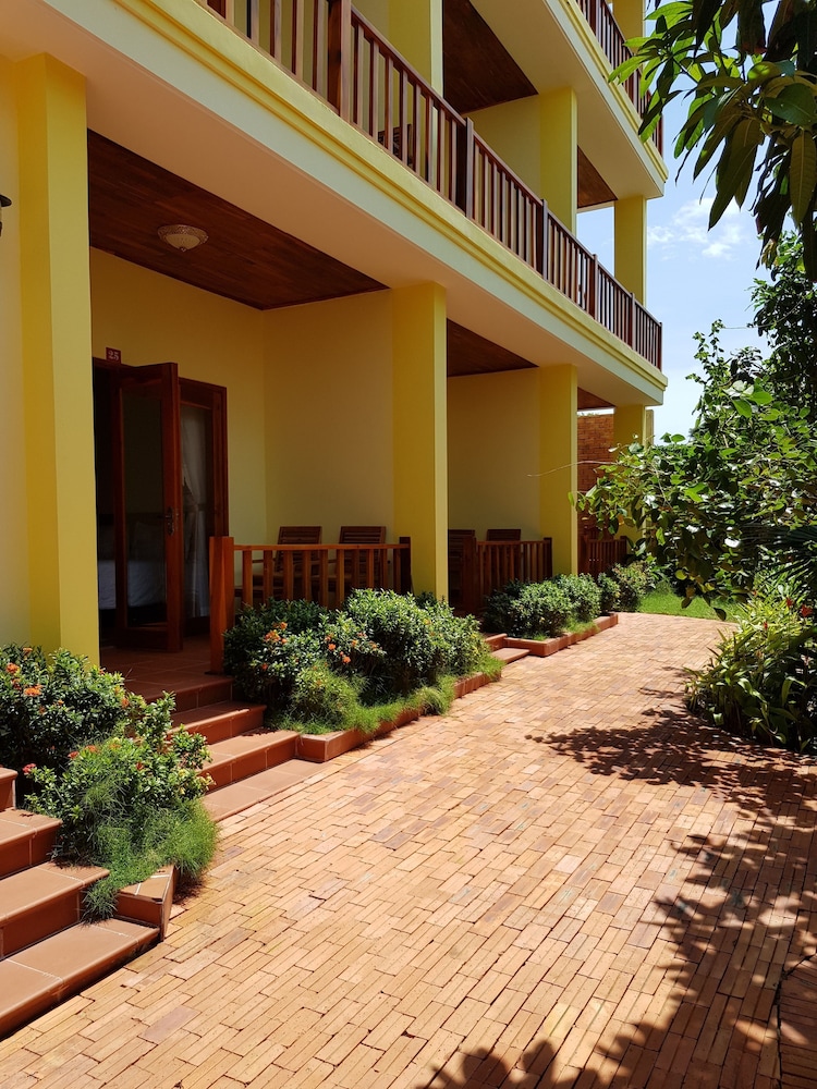 Free Beach Resort
