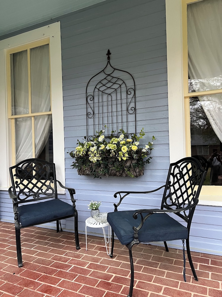 Benefield House Bed & Breakfast