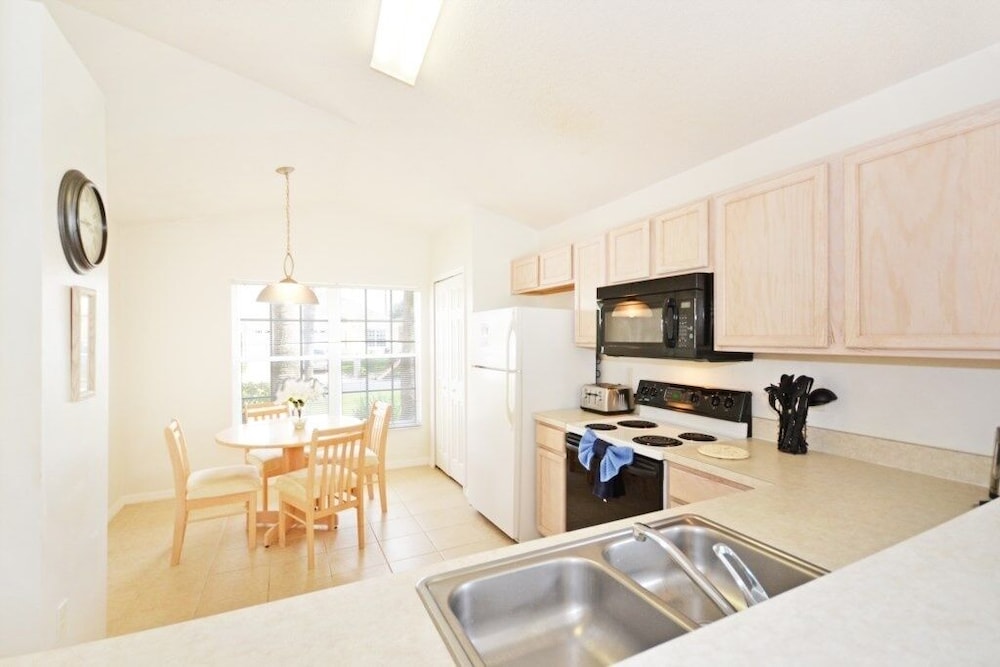 Blue Sky Villa 3 Bedroom Home by Redawning view 3
