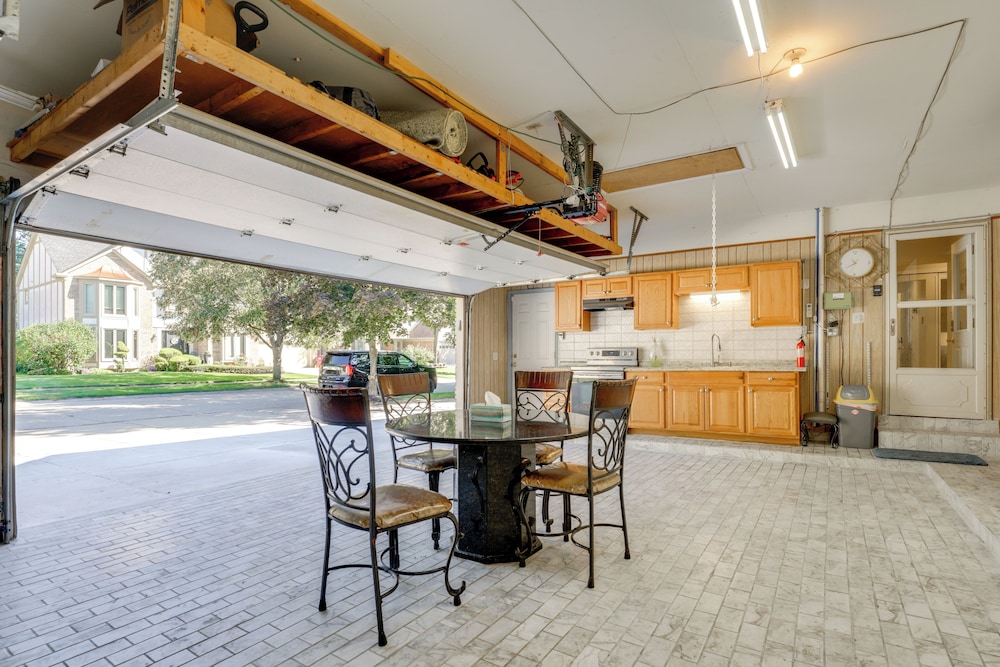 Indoor & Outdoor Entertainment! Luxe Michigan Home