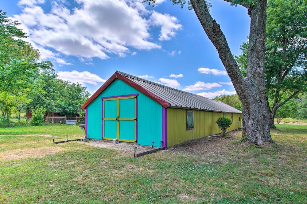 Bright Home w/ Fire Pit, Near Back 40 Trail! view 4