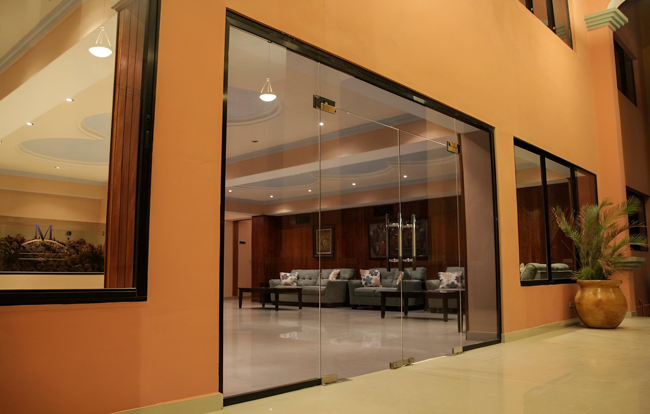 Le Monte Cristo Hotel & Suites