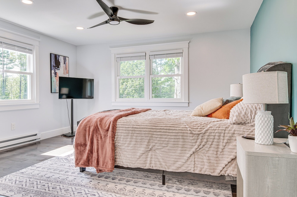 Golf, Hike & Explore: Family Home in Pembroke!