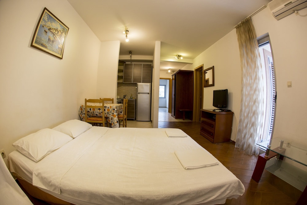 SMS Apartments