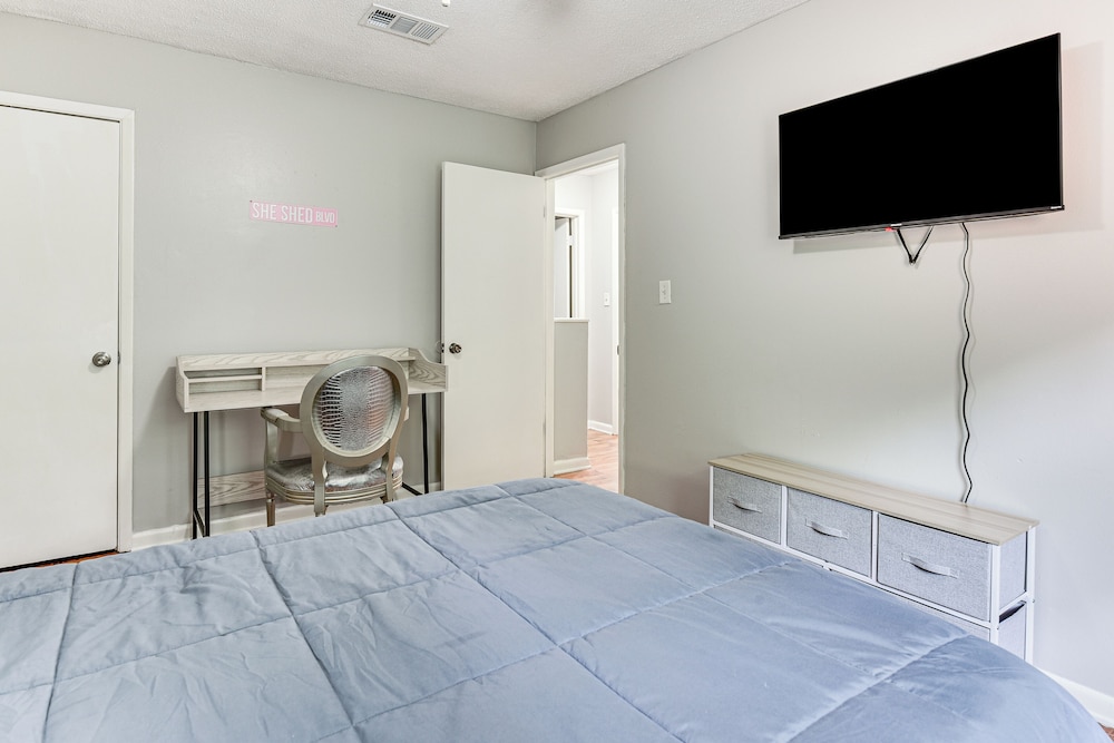 2 Mi to Garniers Beach Park: Pet-friendly FWB Home