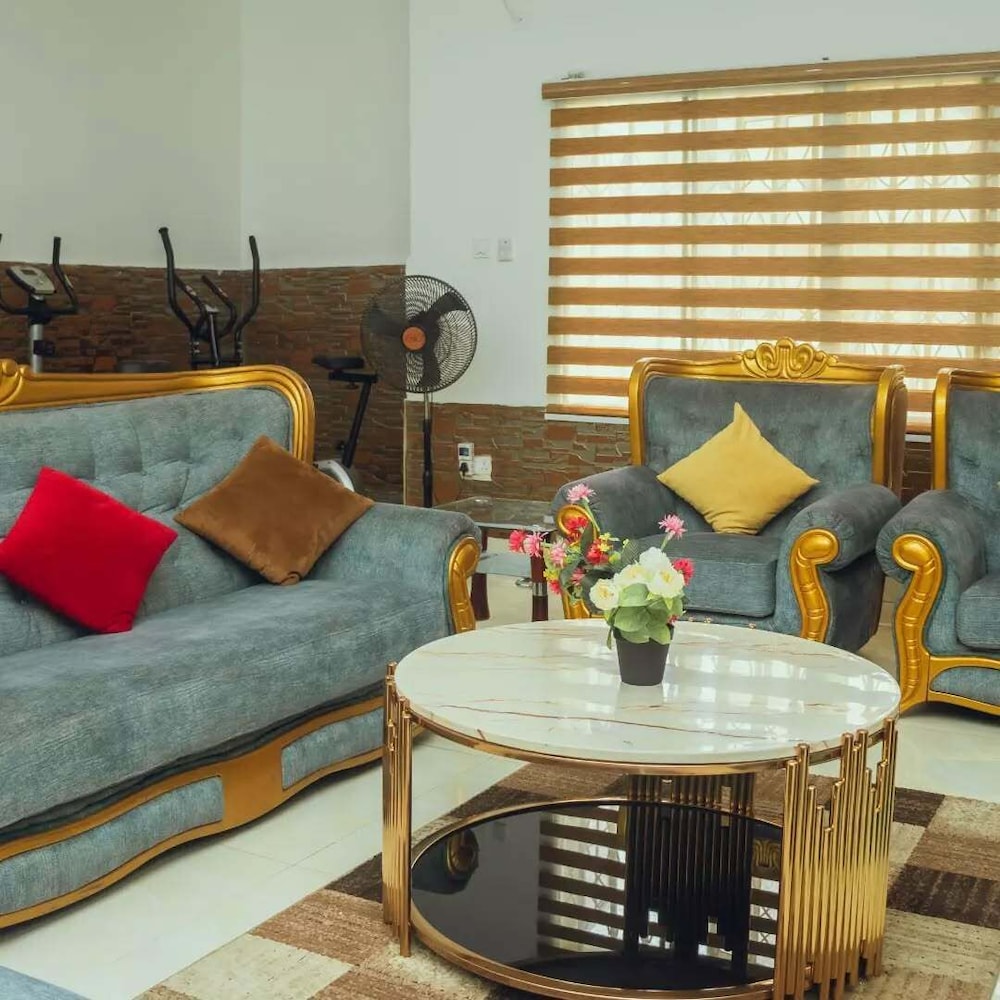 ROSSY'S APARTMENTS