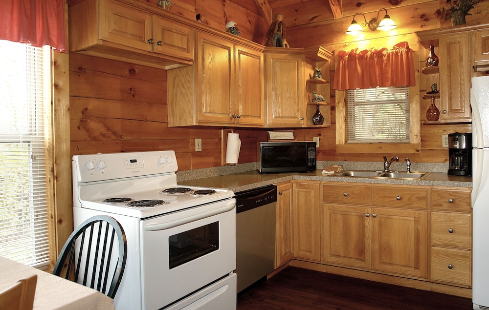 Jon's Pond on Cosby Creek - 2 Bedrooms, 2 Baths, Sleeps 6 Cabin by RedAwning