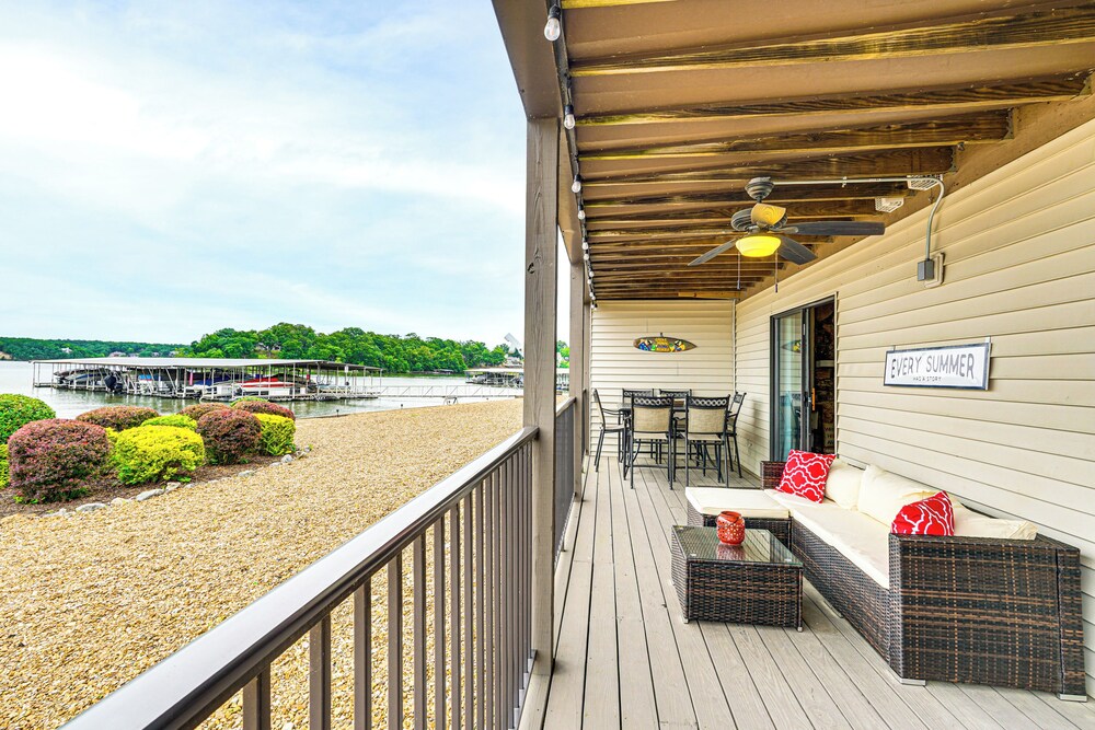 Lakefront Osage Beach Condo: Main Channel View!