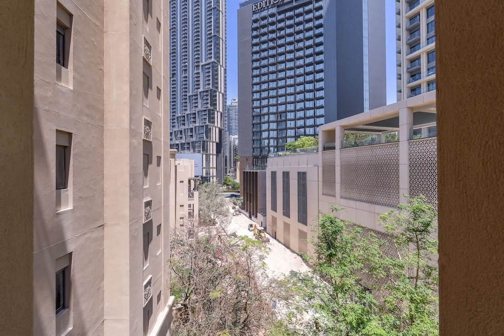 Magnificent 1 BR Apt Situated on a Prime Location