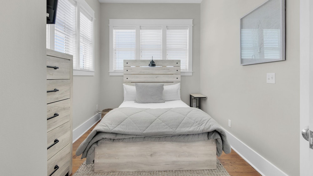 5BR Sleeps 14 in Seagrove Beach, Golf Cart, 6 Bikes, Pool + Free Attractions!