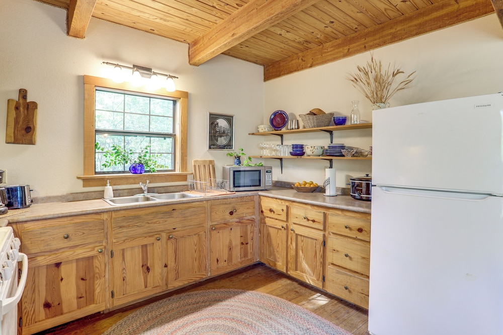 Trails & Creek On-site: Ozarks Retreat on 23 Acres