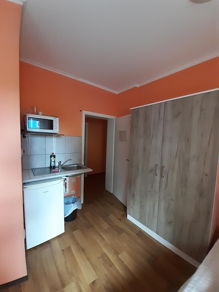 2-Rent Group Hostel Rooms&Apartments TUB19A