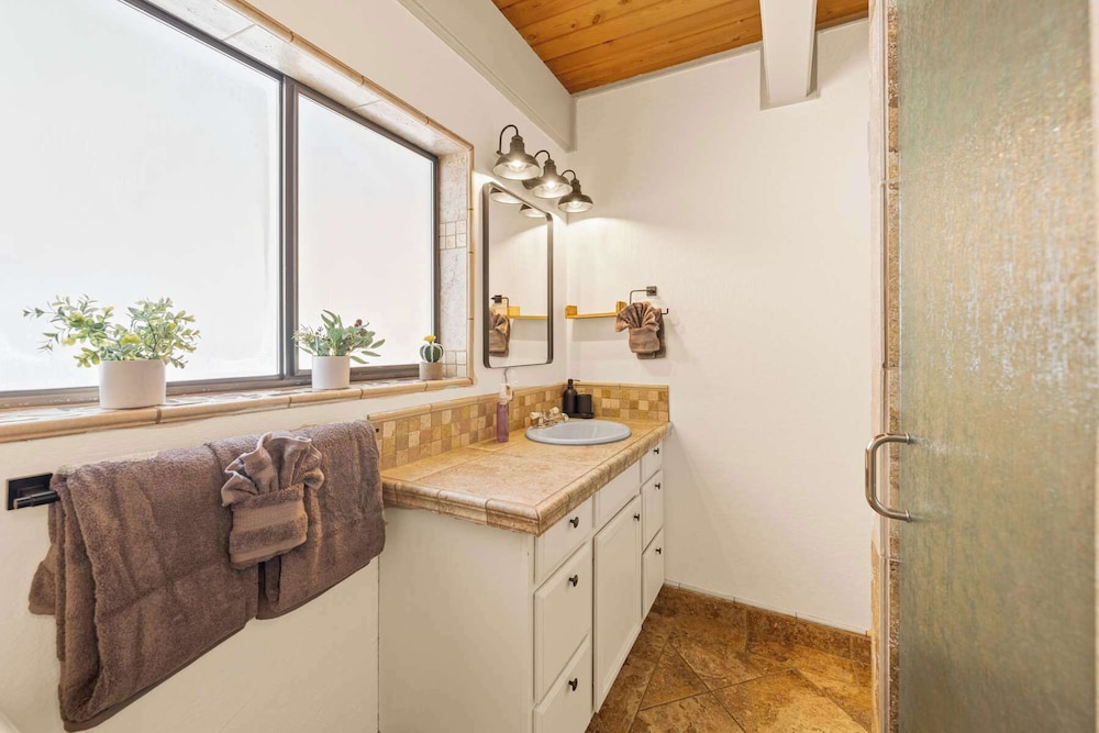 Tahoe City Retreat For 8!