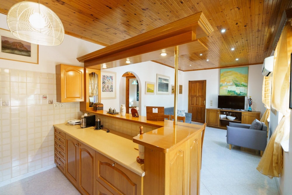 Hydra Cool House-maritime Cozy Home Fully Equipped view 4