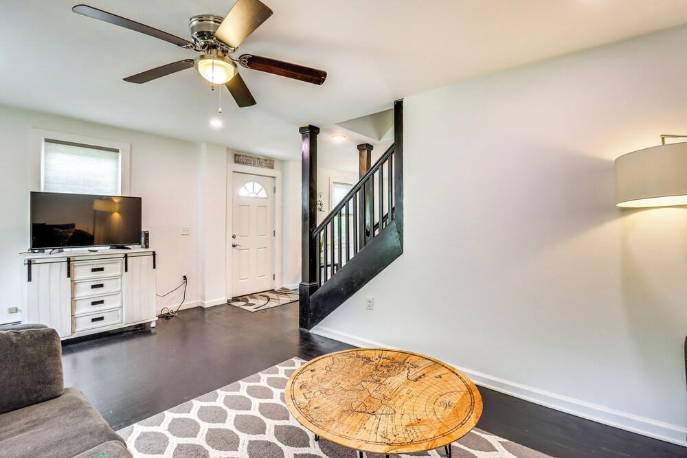 Ski, Hike & Fish: Pet-friendly Home in Saylorsburg