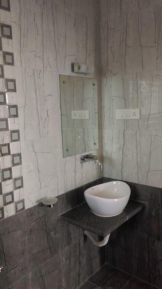 Murlee Pure Veg Resort