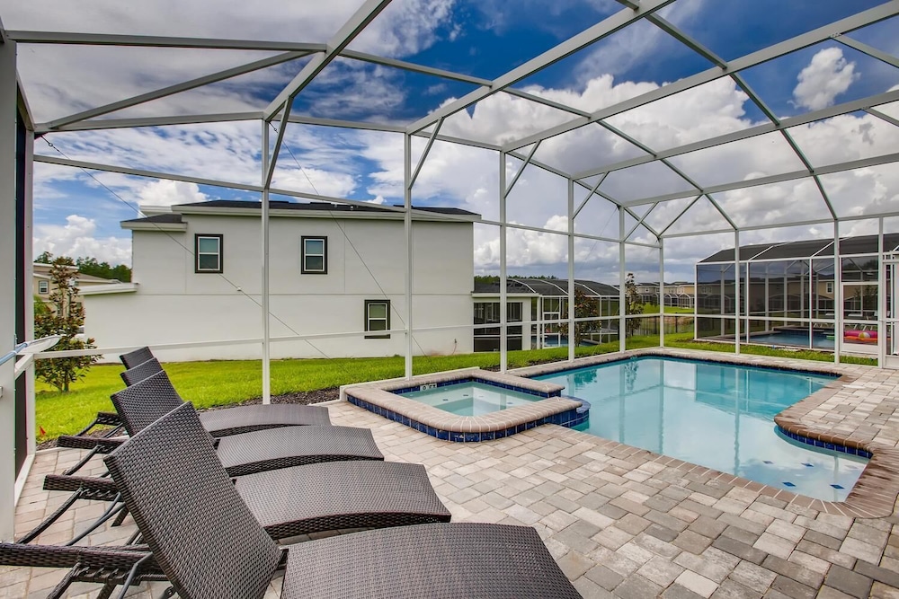 8908 CC - 5BR Luxury Home: Private Pool