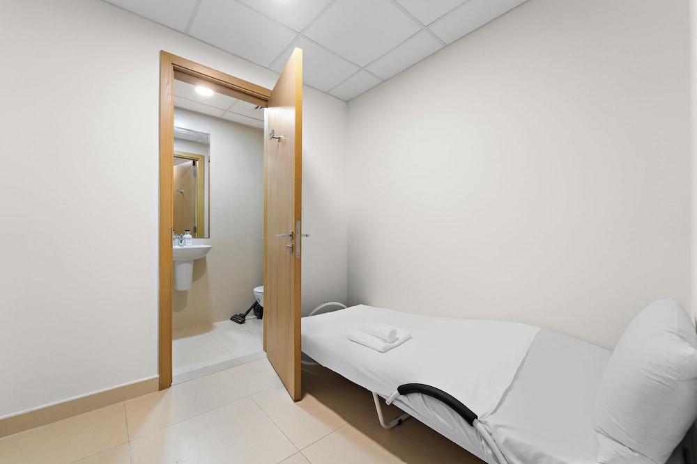 2BR 203 Bellevue Tower 1