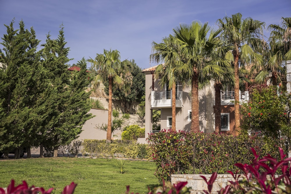 Athina Luxury Villas