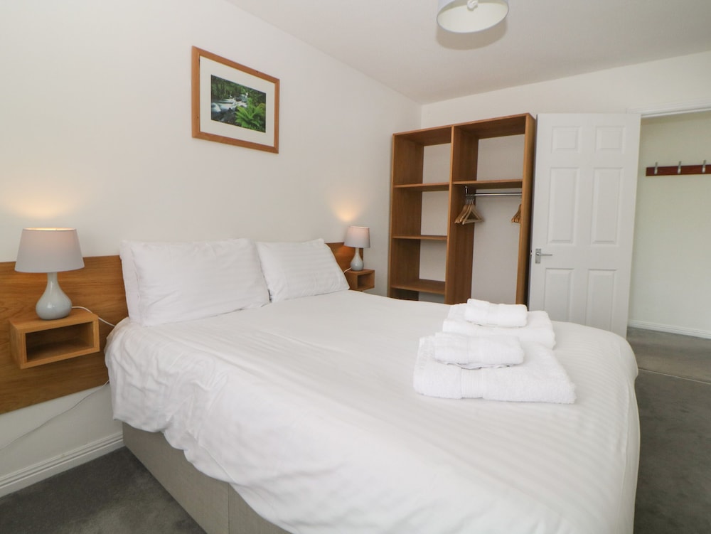 Harcombe House Bungalow 7
