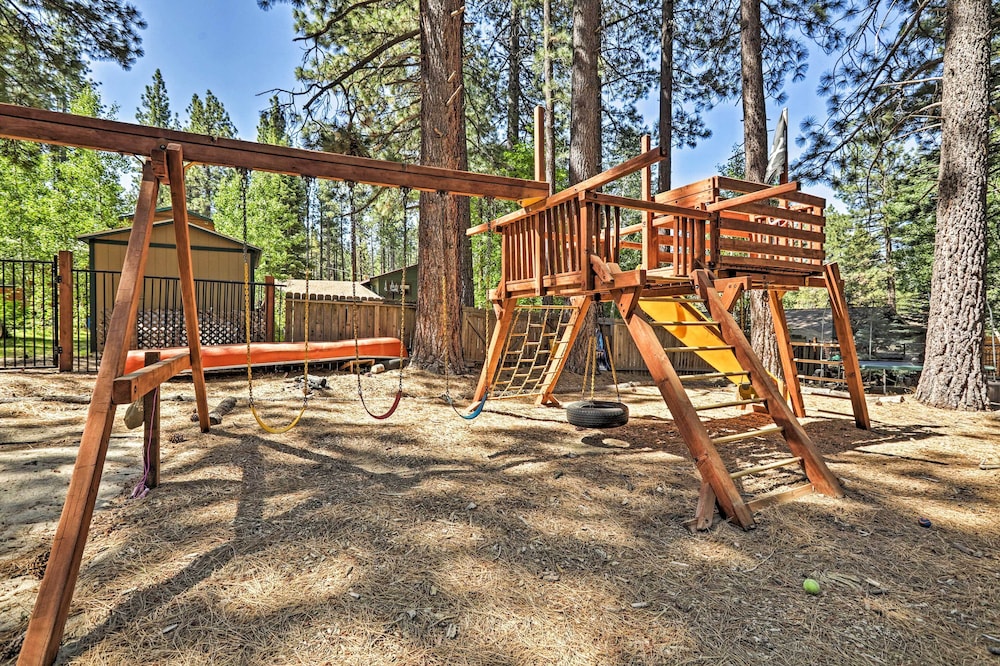 1 Mi to Heavenly Ski Resort: Retreat w/ Hot Tub