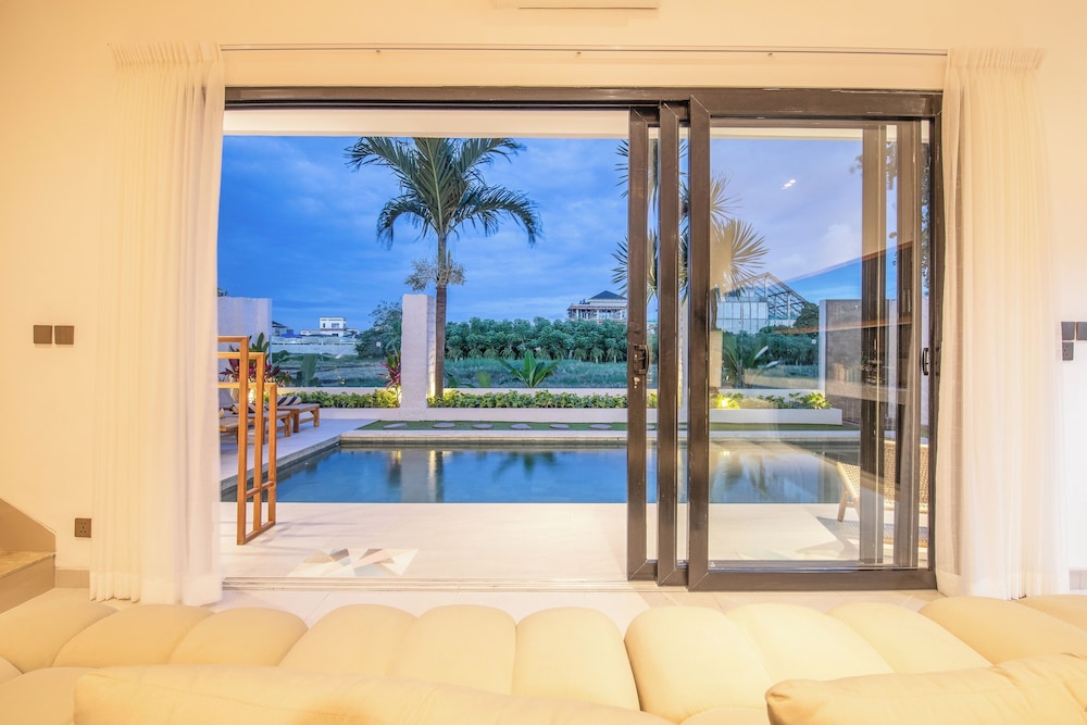 4 Bd Seminyak Retreat, Rice Fields 4 Mins to Beach