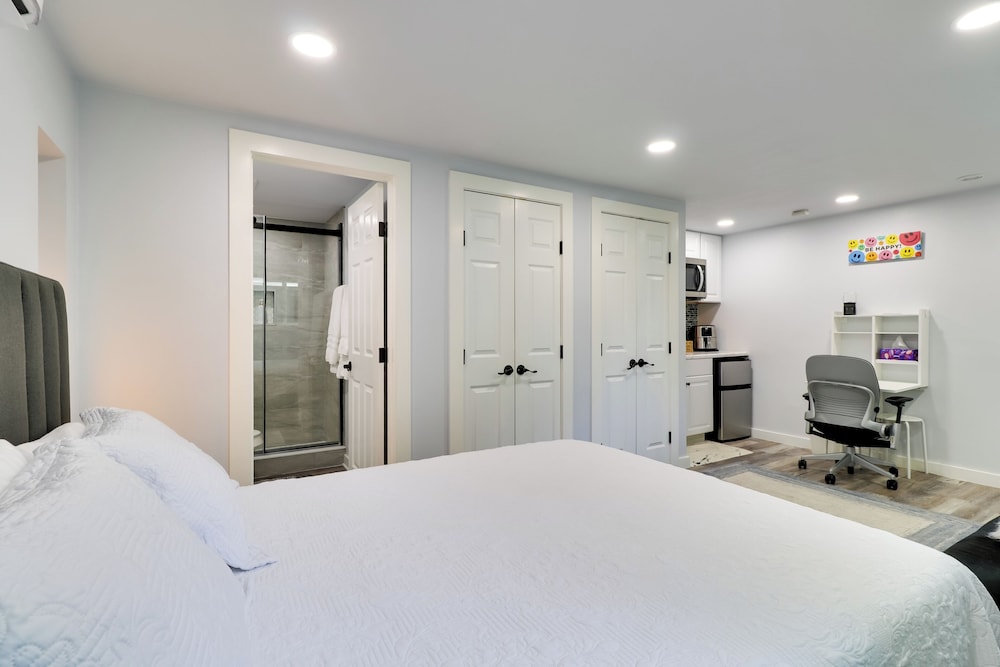 1 Mi to Dtwn: Renovated Retreat in Georgetown!