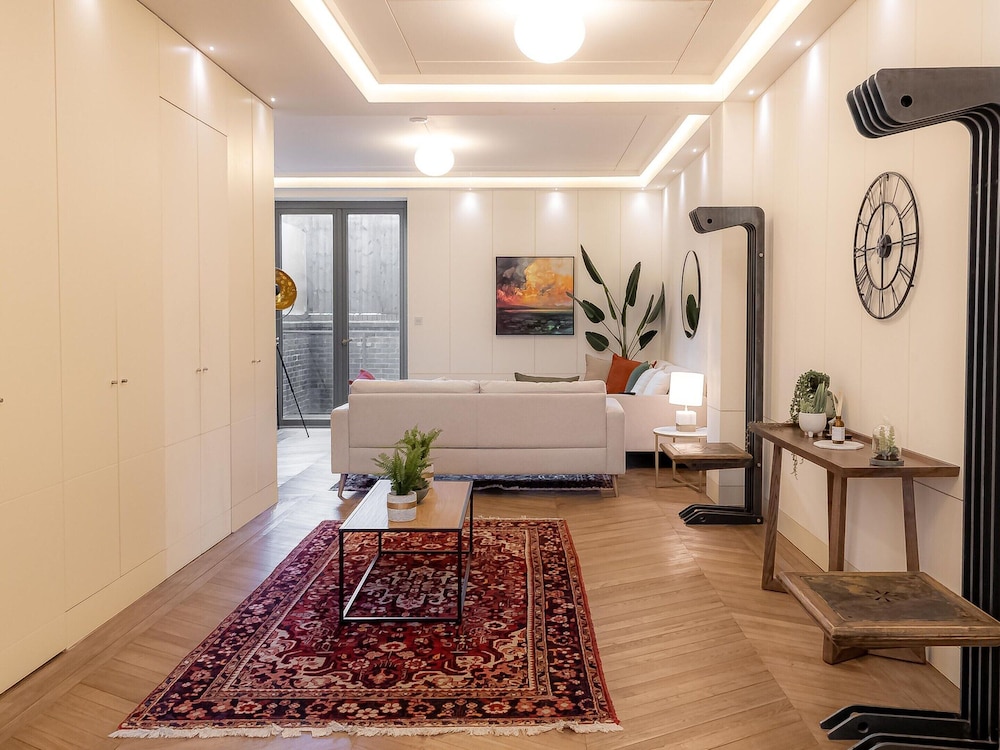 Discover The Underworld Five Bedroom by Belvilla